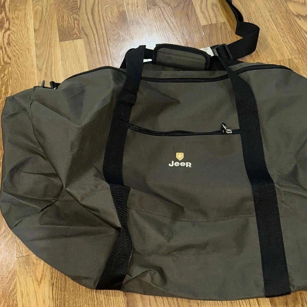 NEW Large Jeep Duffle Bag Green Canvas Lined Handles and Removable Straps